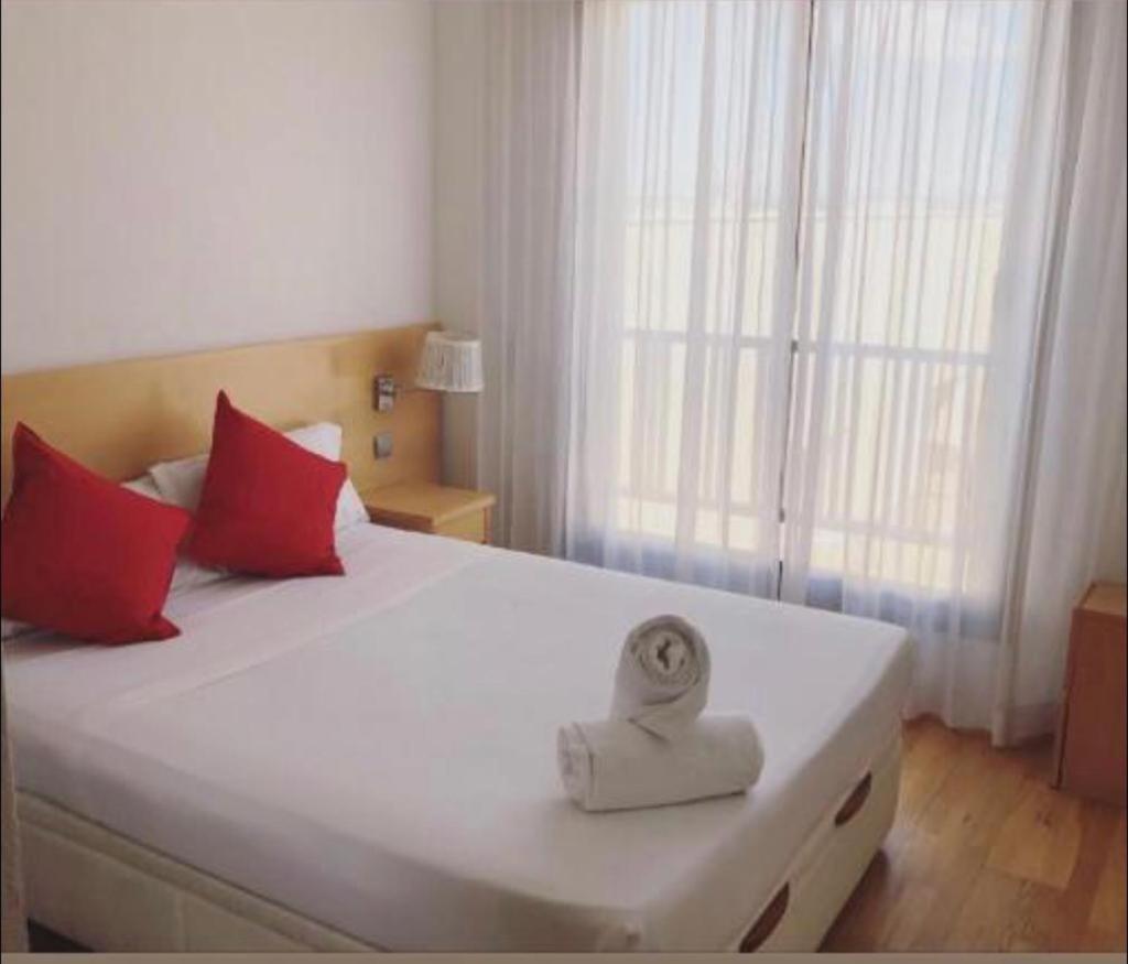 Suites Madrid Belfast 13 Ifema Airport Экстерьер фото